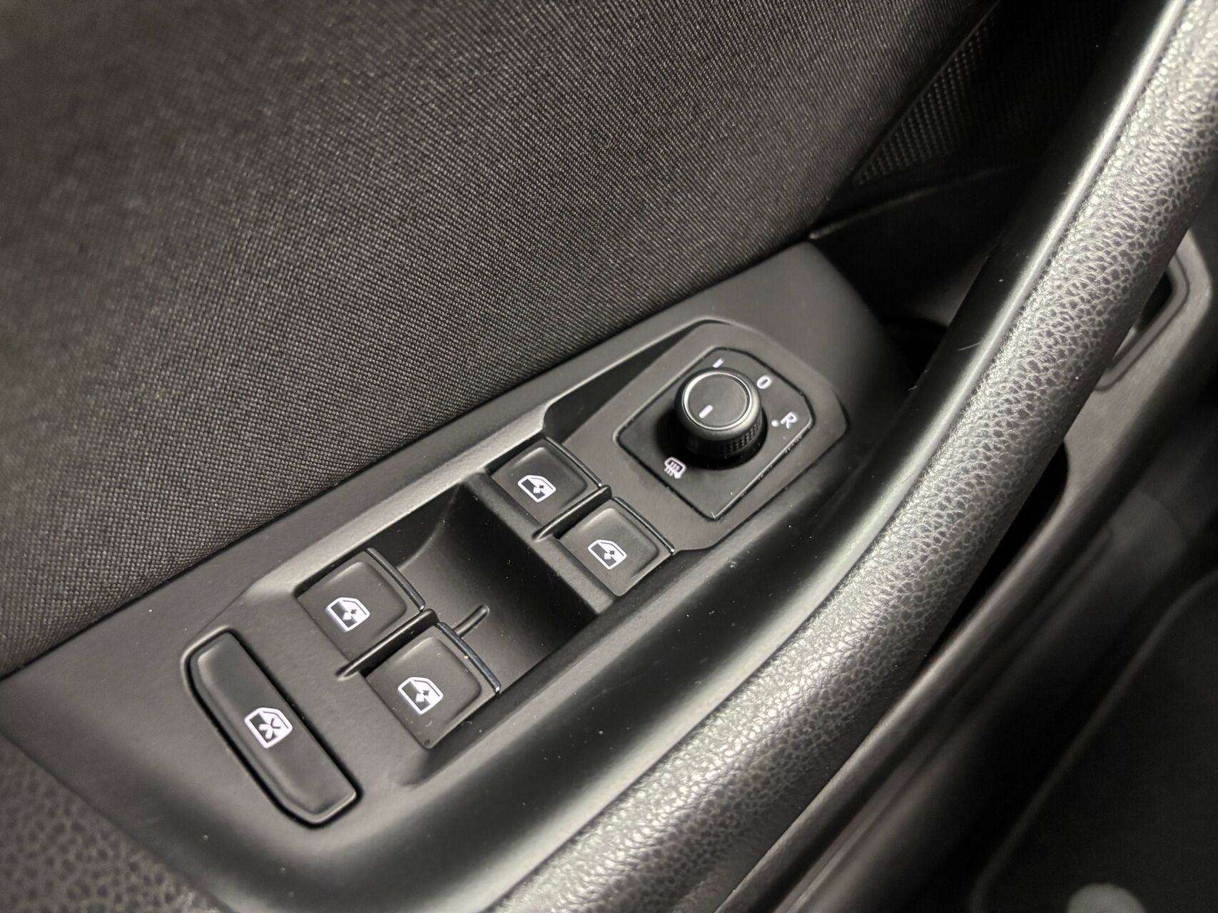 Hvid VW Passat fra 2020