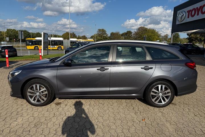 Grå Hyundai i30 fra 2020