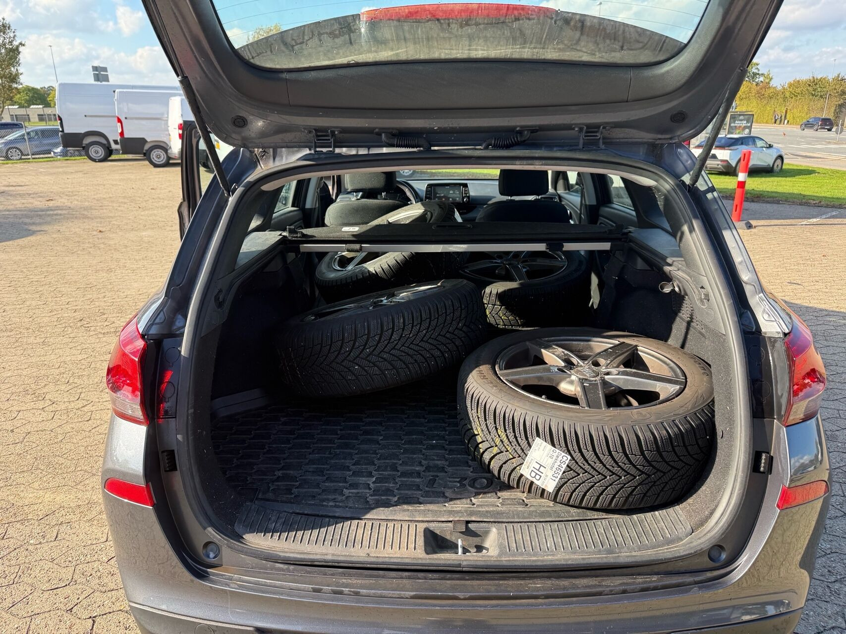 Grå Hyundai i30 fra 2020