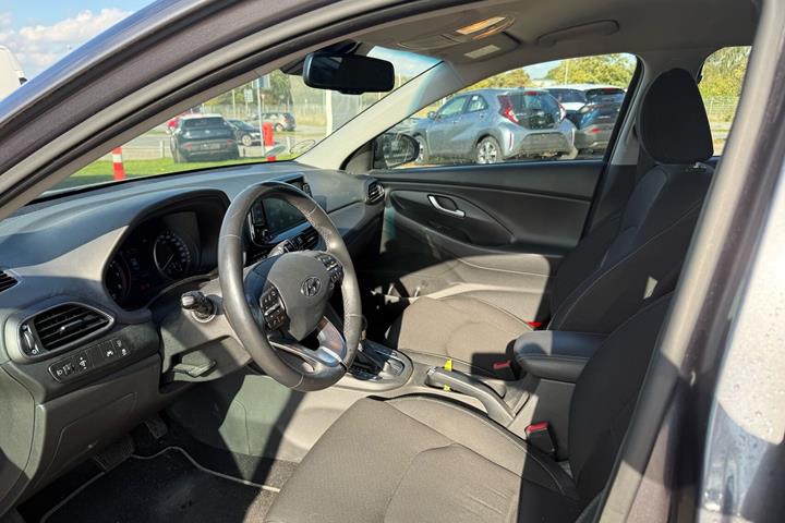 Grå Hyundai i30 fra 2020