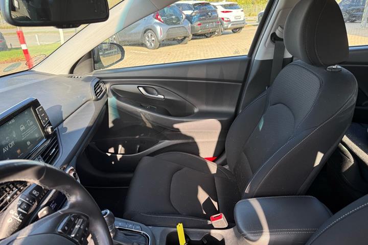 Grå Hyundai i30 fra 2020