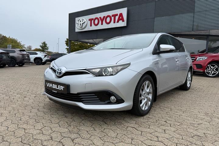 Sølv Toyota Auris fra 2016