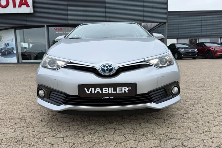 Sølv Toyota Auris fra 2016