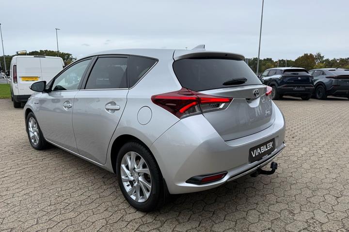 Sølv Toyota Auris fra 2016