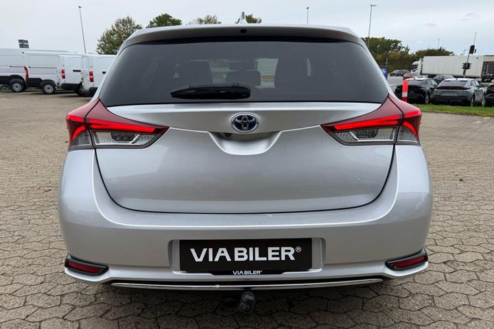 Sølv Toyota Auris fra 2016
