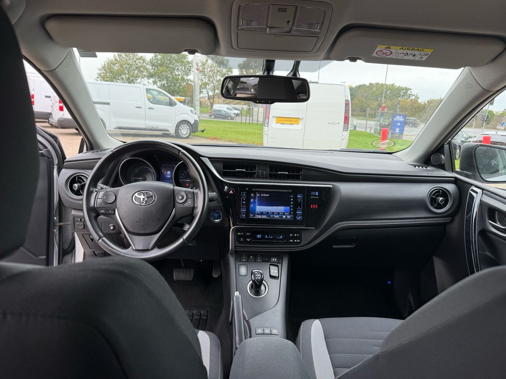 Sølv Toyota Auris fra 2016