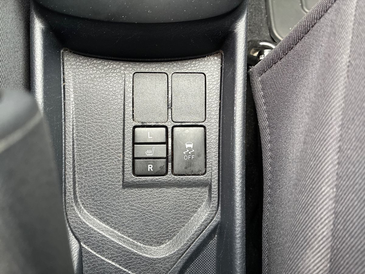 Grå Toyota Yaris fra 2020