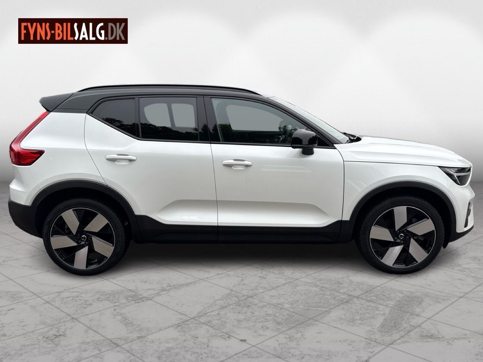Hvid Volvo XC40 fra 2023