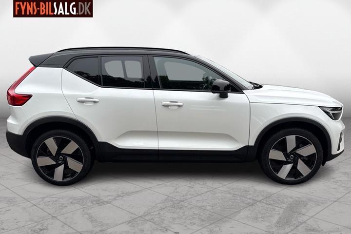 Hvid Volvo XC40 fra 2023