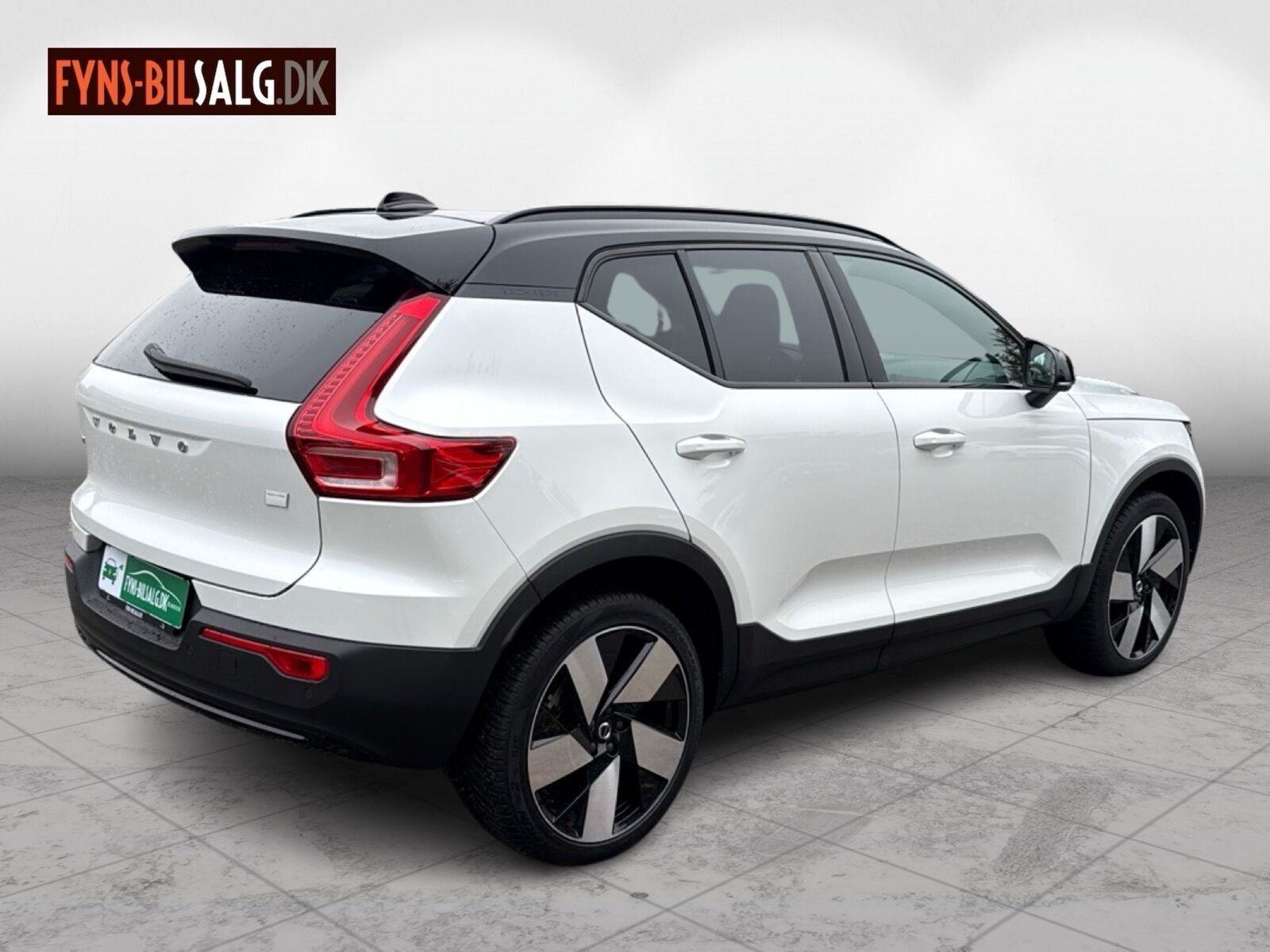 Hvid Volvo XC40 fra 2023