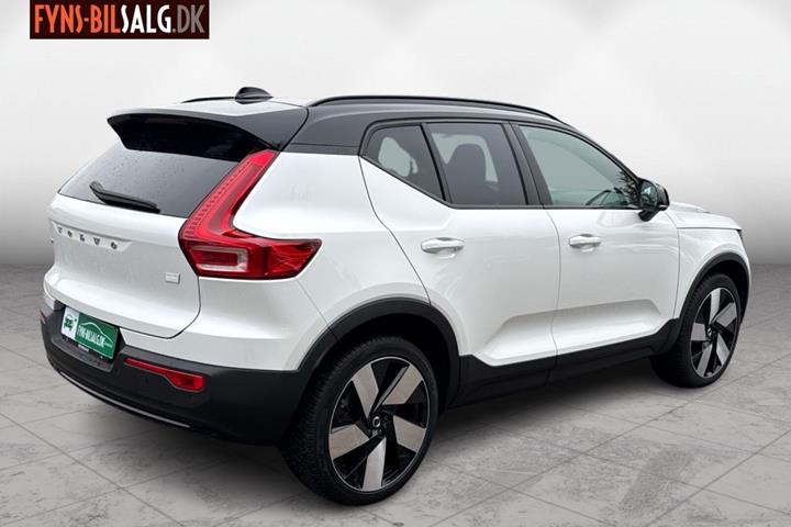 Hvid Volvo XC40 fra 2023