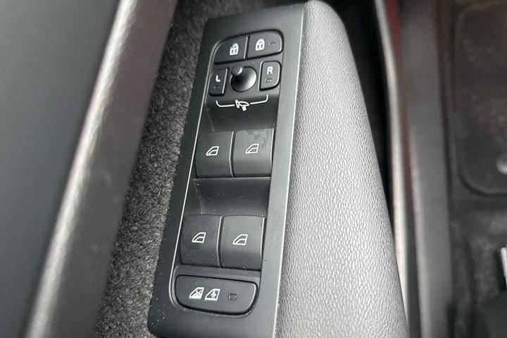 Hvid Volvo XC40 fra 2023