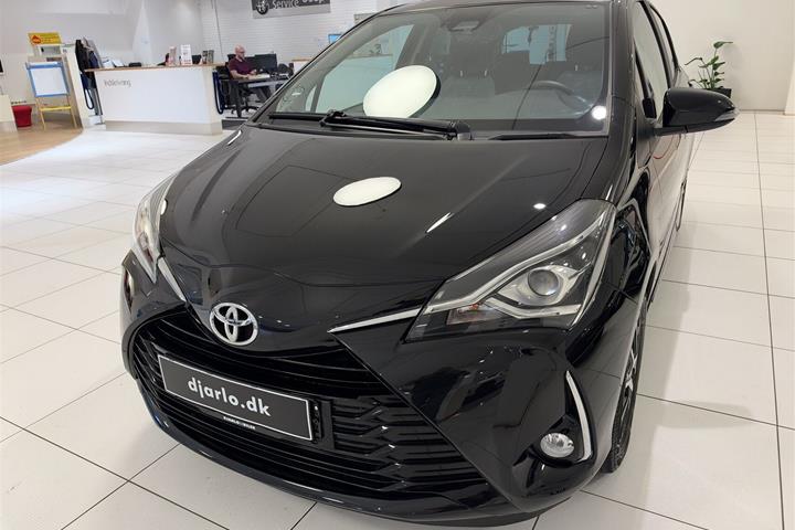 Sort Toyota Yaris fra 2019 set udefra