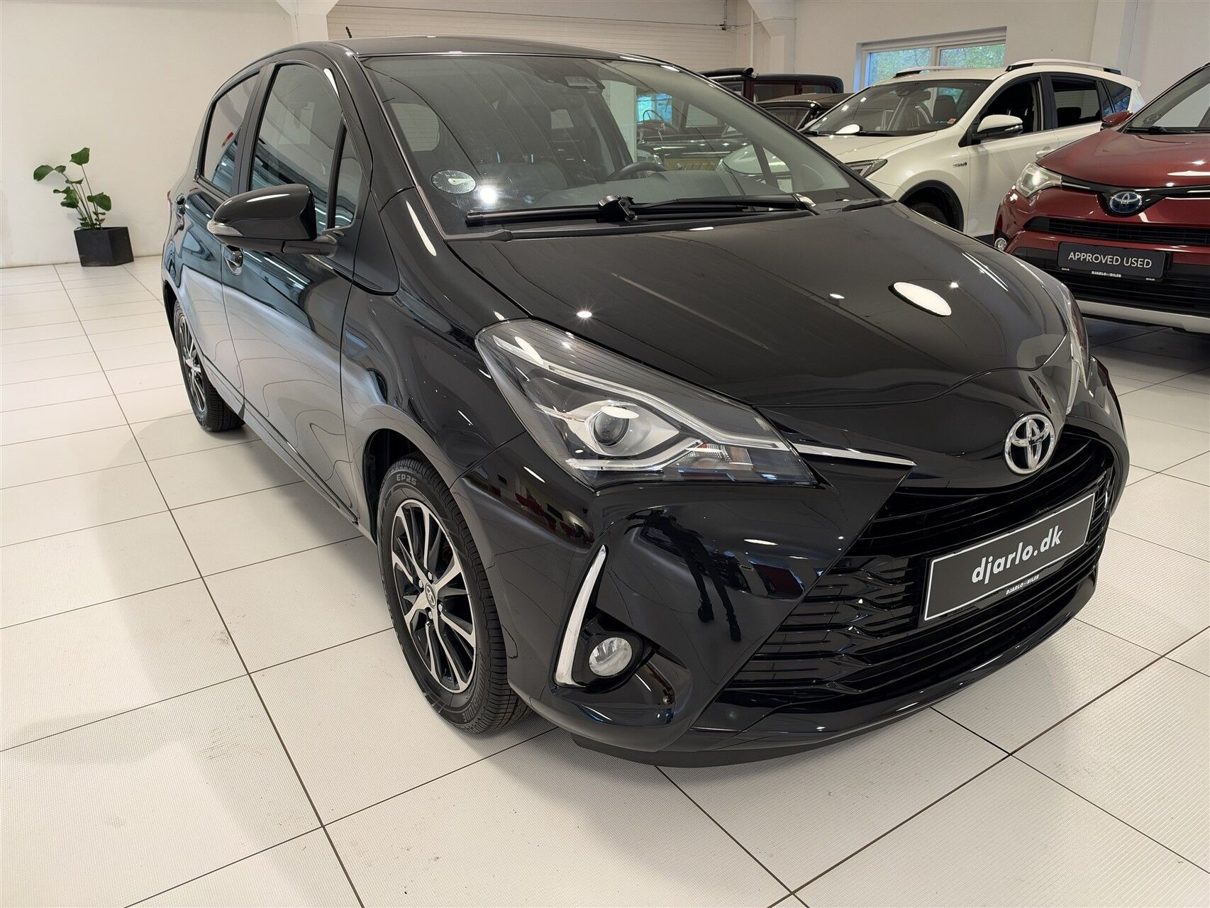 Sort Toyota Yaris fra 2019