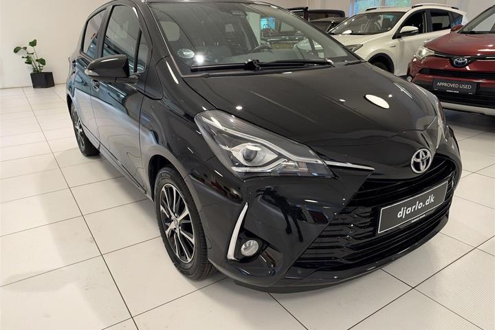 Sort Toyota Yaris fra 2019