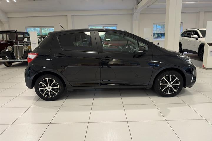 Sort Toyota Yaris fra 2019