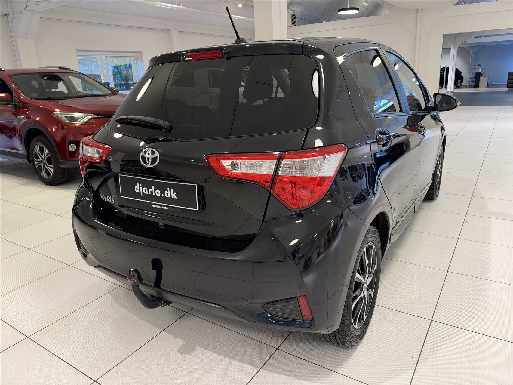 Sort Toyota Yaris fra 2019