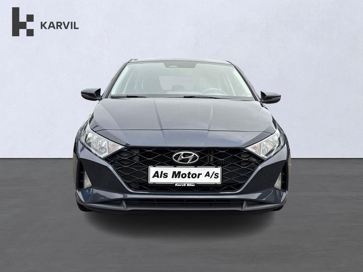 Grå Hyundai i20 fra 2021