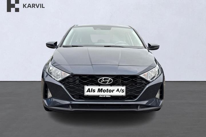 Grå Hyundai i20 fra 2021