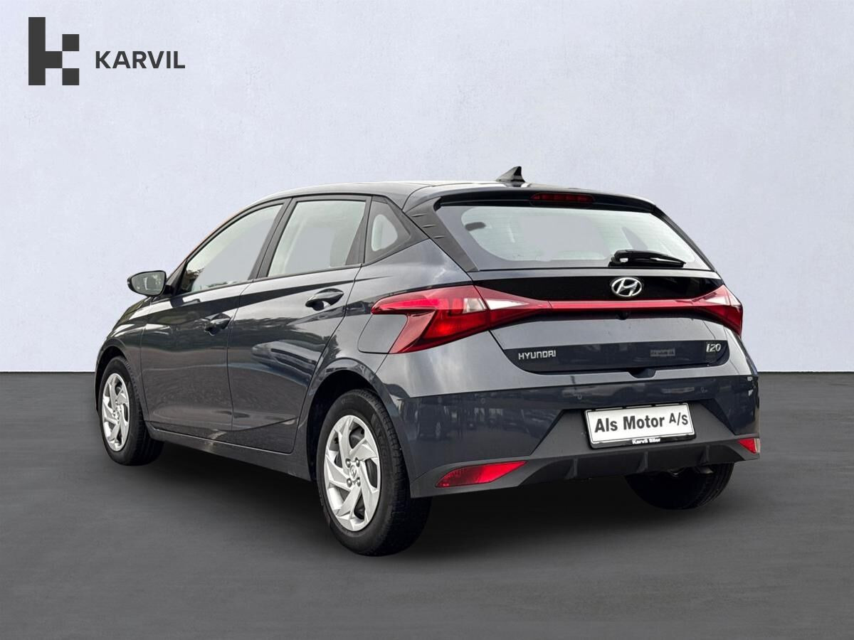 Grå Hyundai i20 fra 2021