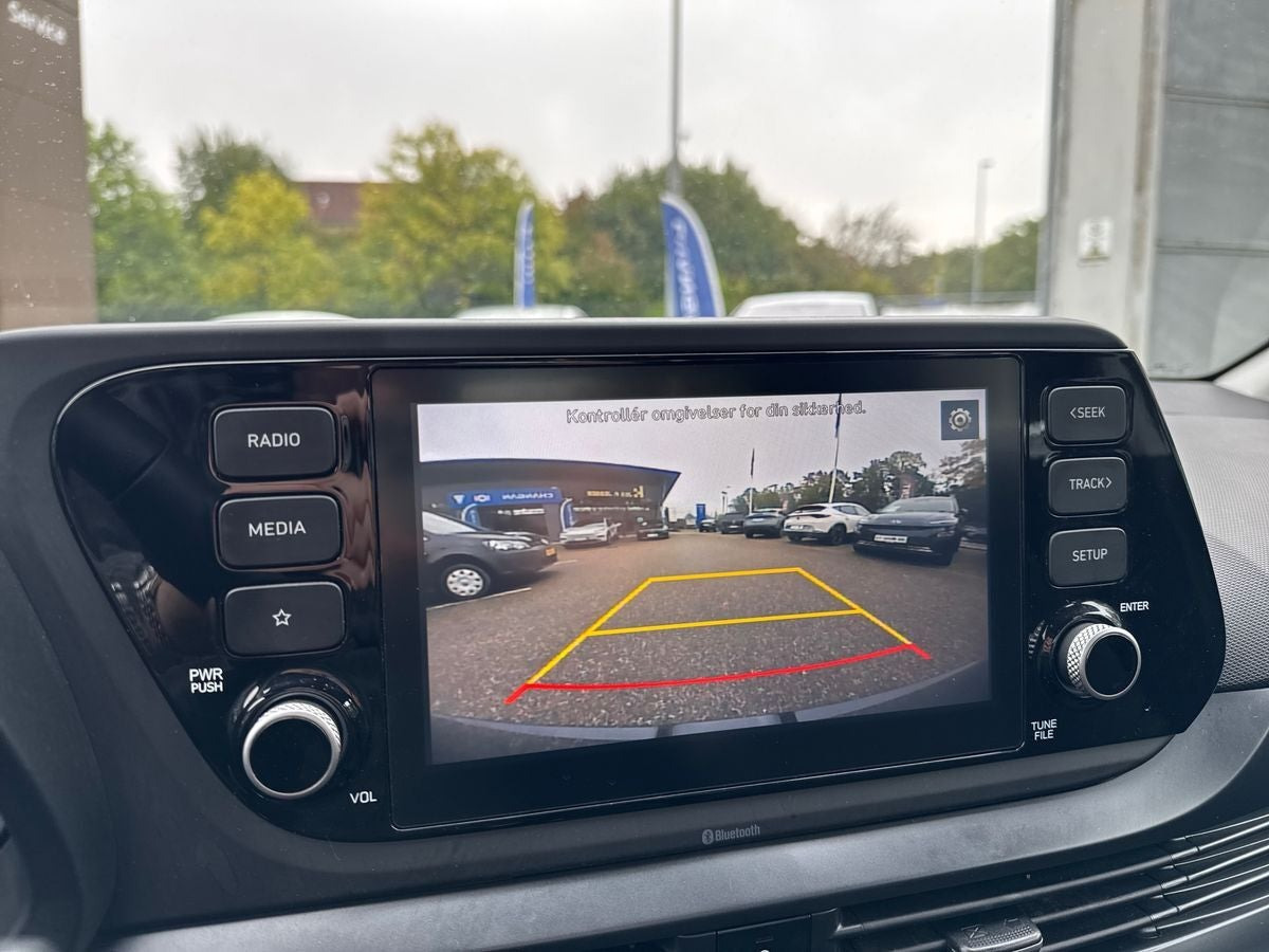 Grå Hyundai i20 fra 2021