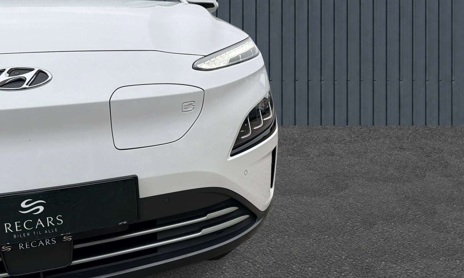 Hvid Hyundai Kona fra 2023
