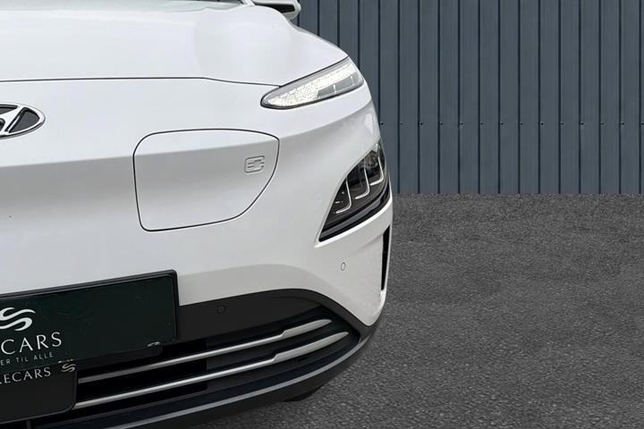 Hvid Hyundai Kona fra 2023