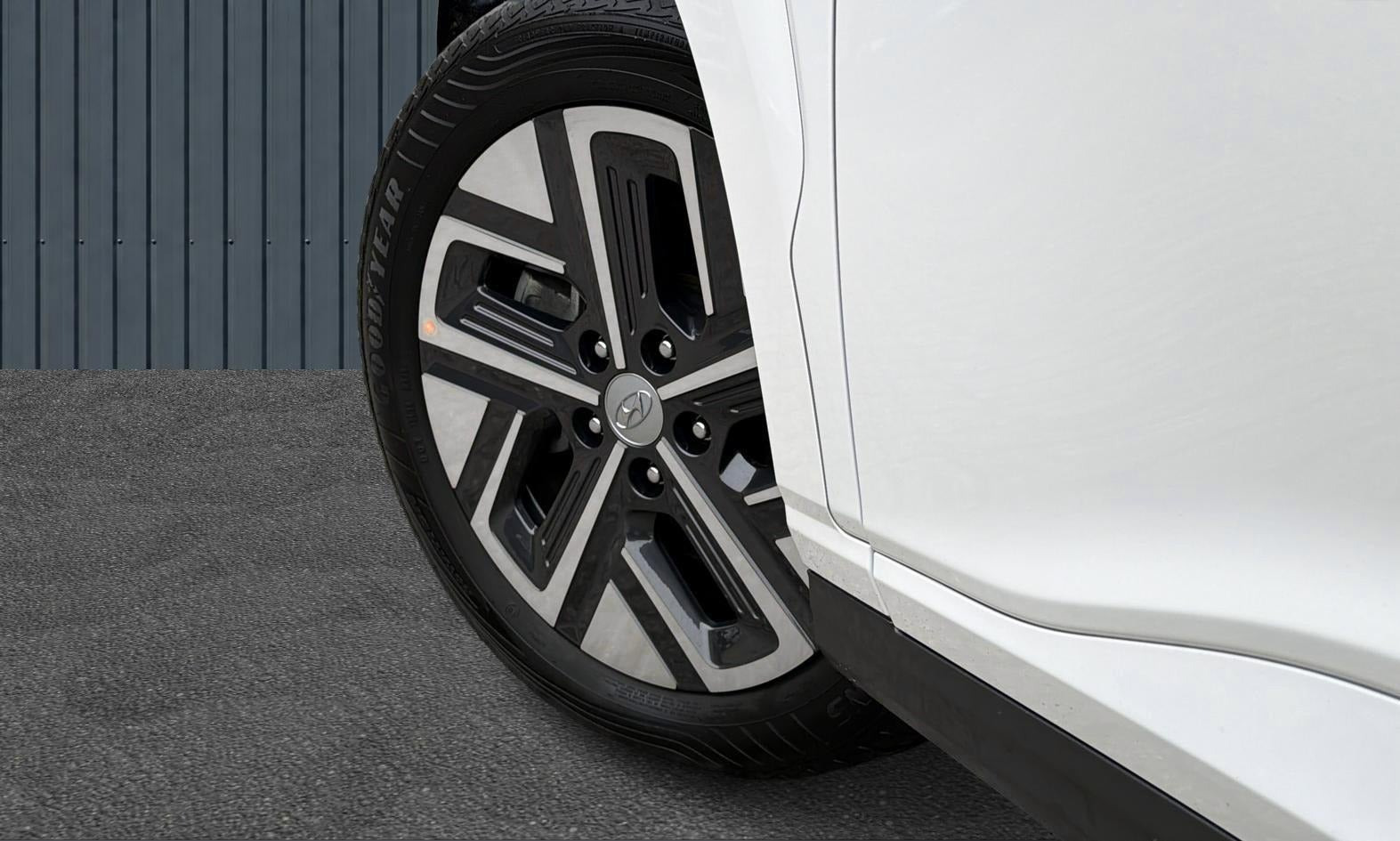 Hvid Hyundai Kona fra 2023