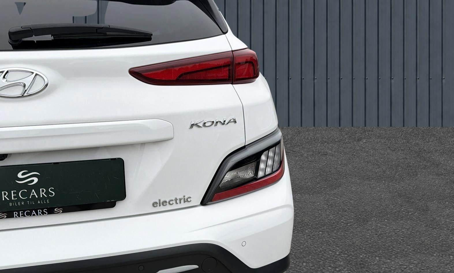 Hvid Hyundai Kona fra 2023