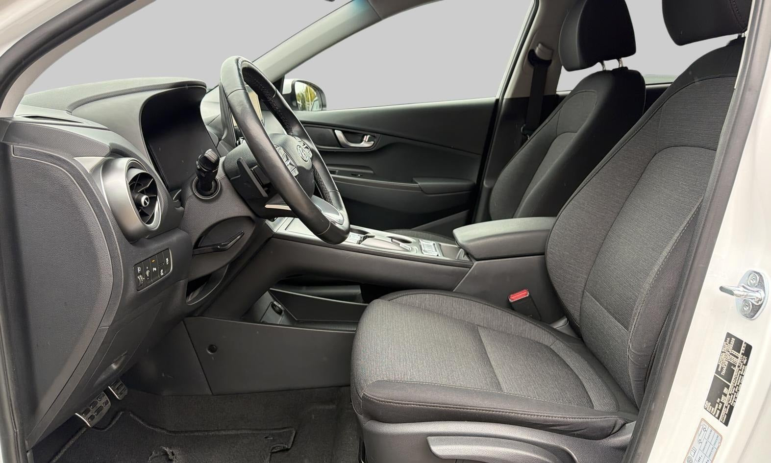 Hvid Hyundai Kona fra 2023