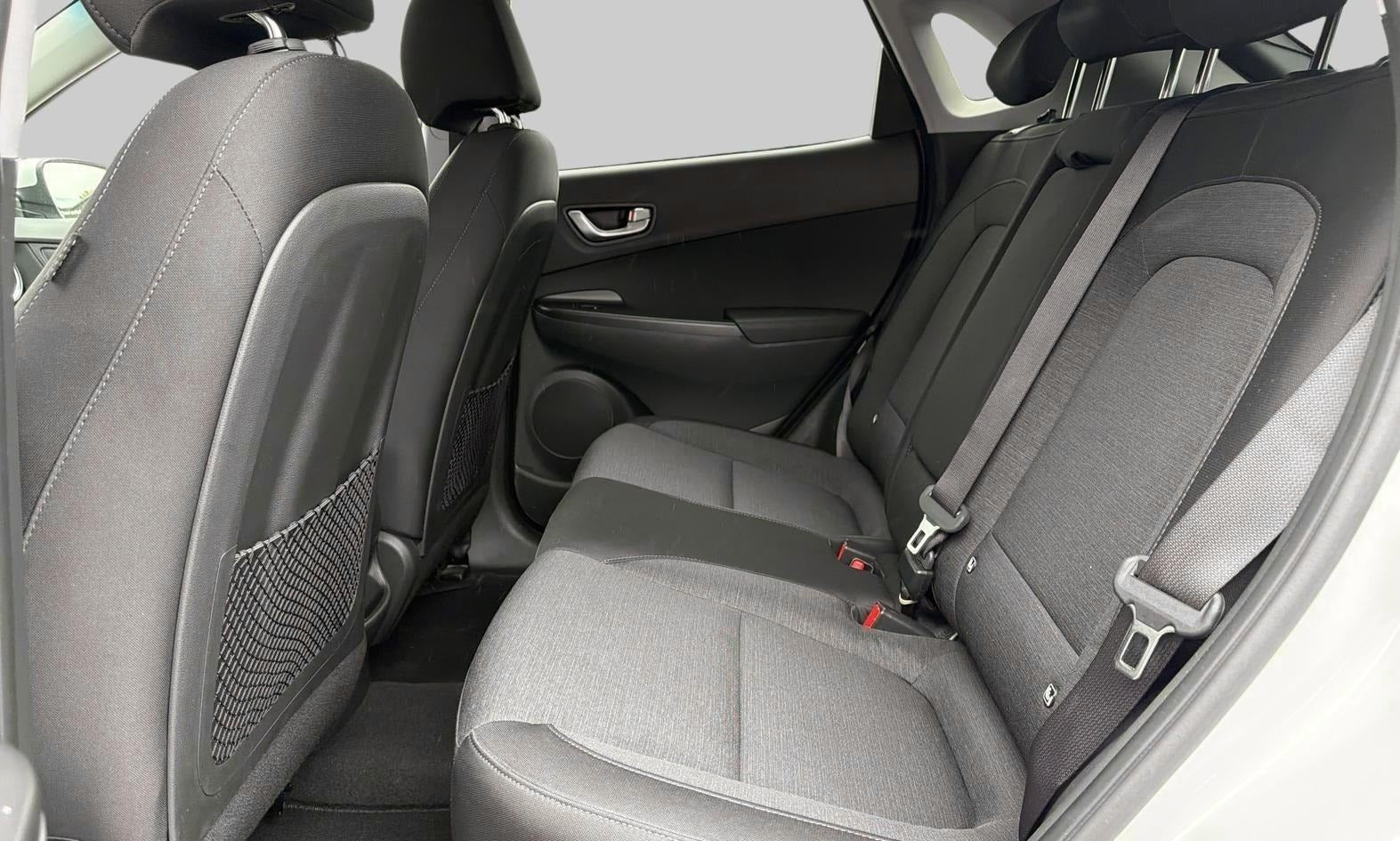 Hvid Hyundai Kona fra 2023