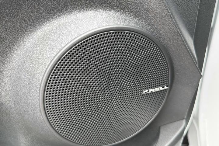 Hvid Hyundai Kona fra 2023