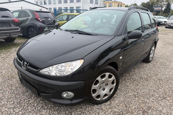 Sort Peugeot 206 fra 2003