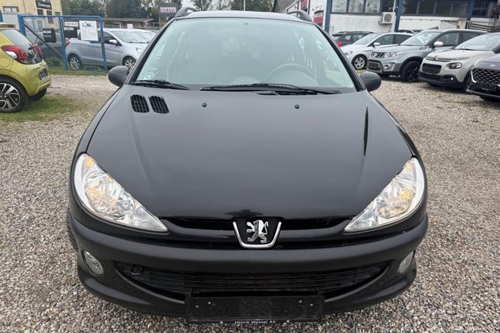 Sort Peugeot 206 fra 2003