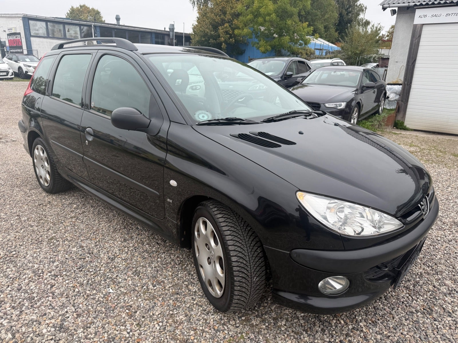 Sort Peugeot 206 fra 2003