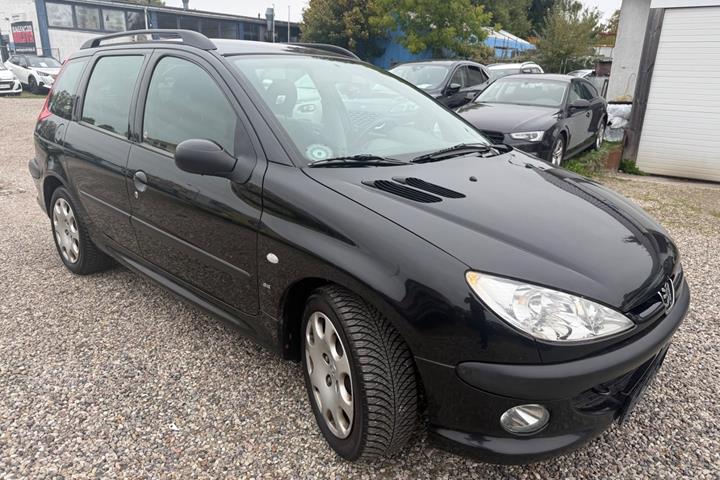 Sort Peugeot 206 fra 2003