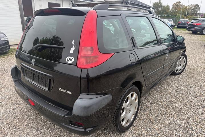 Sort Peugeot 206 fra 2003