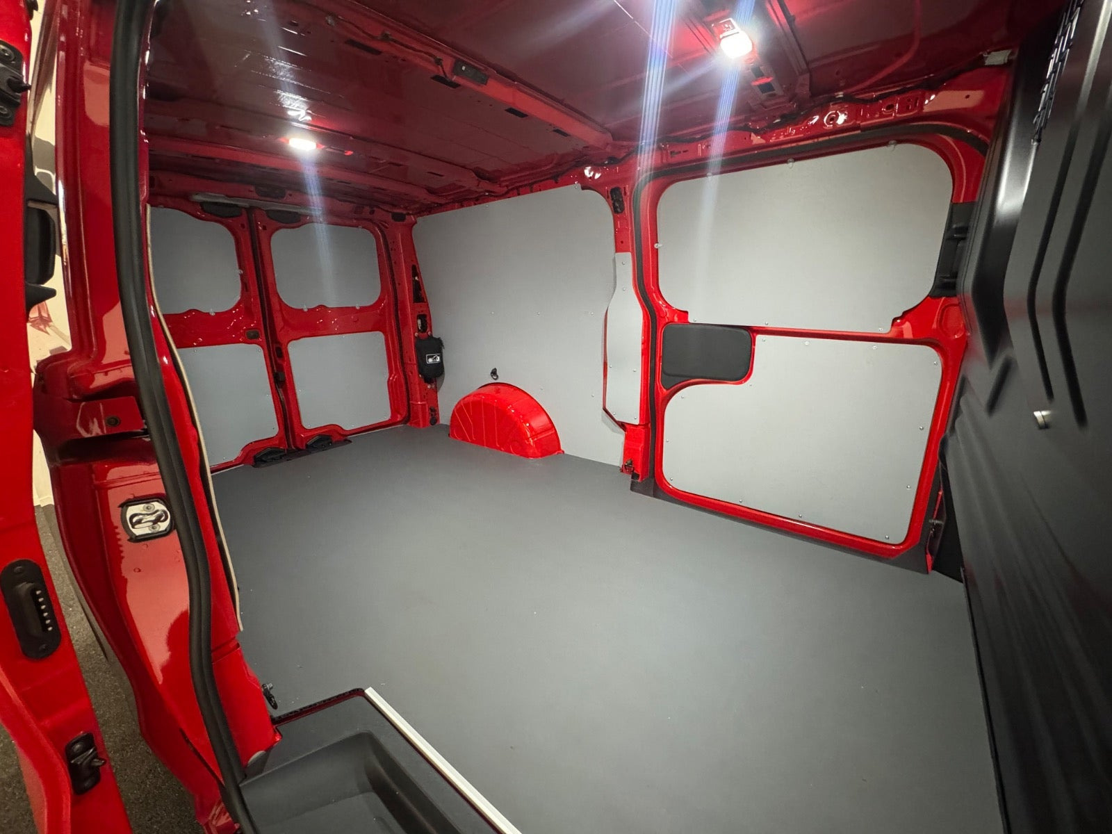 Rød Ford Transit Custom 320 L1 fra 2026