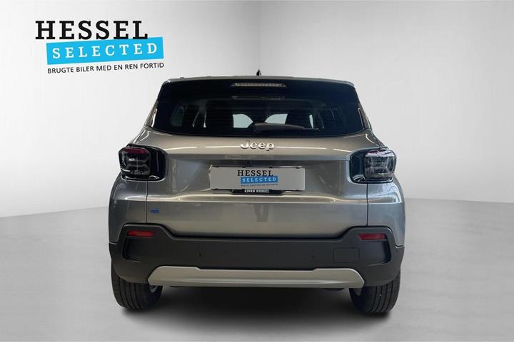 Grå Jeep Avenger fra 2025