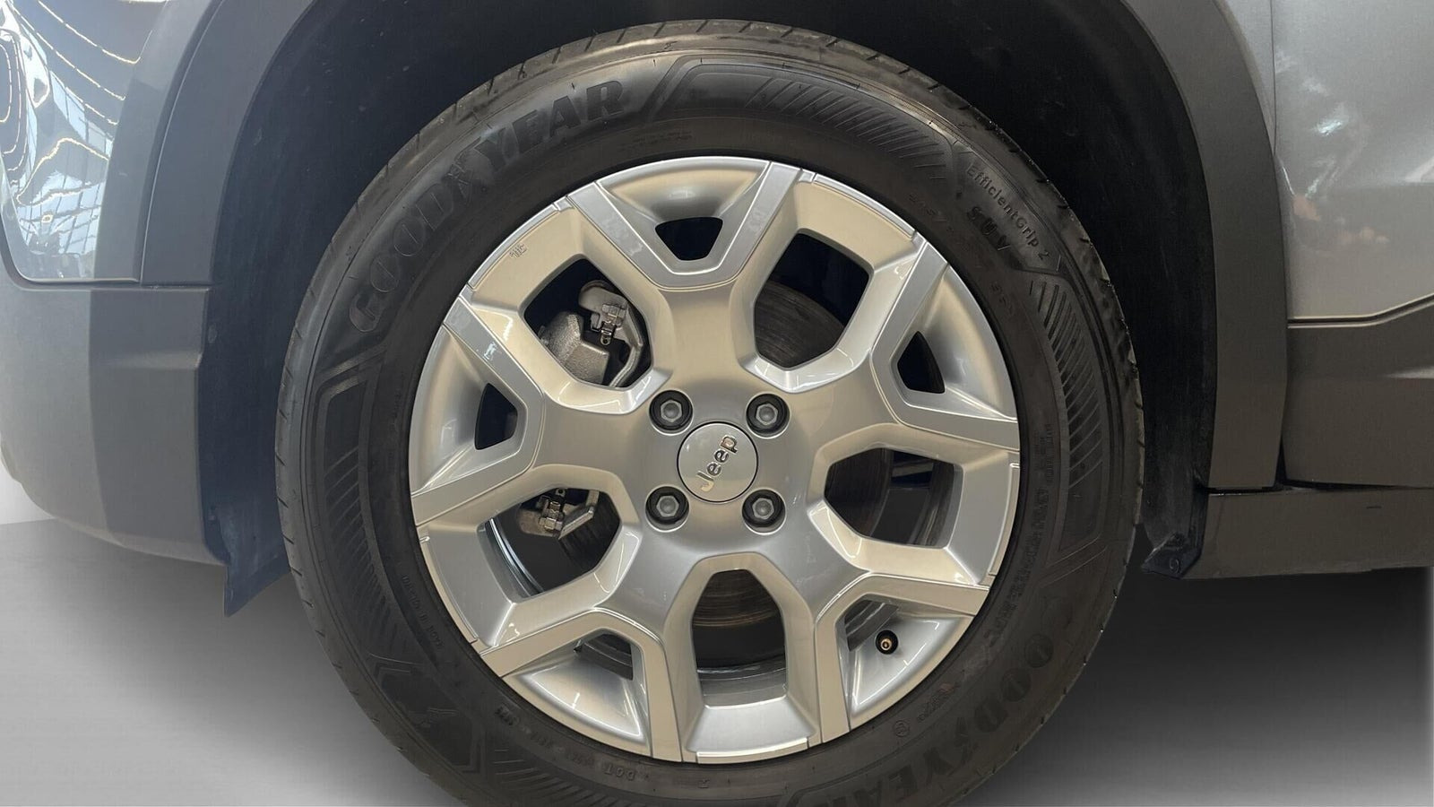 Grå Jeep Avenger fra 2025