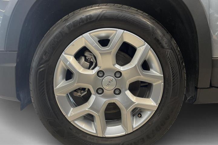 Grå Jeep Avenger fra 2025