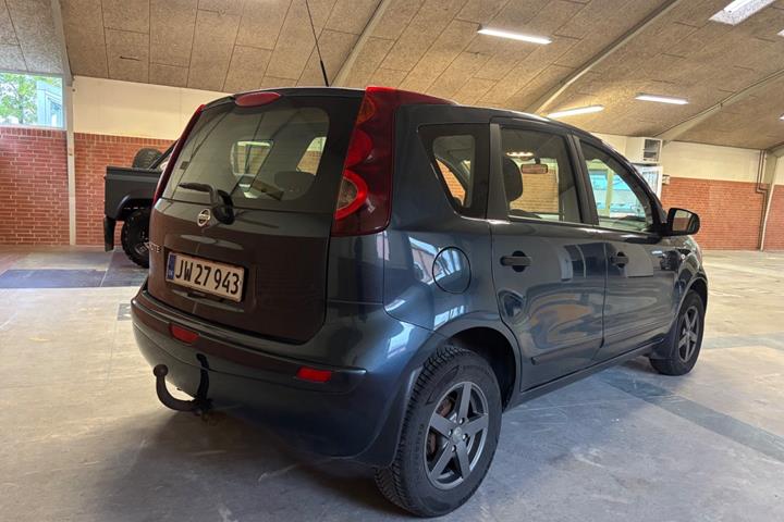 Blå Nissan Note fra 2011