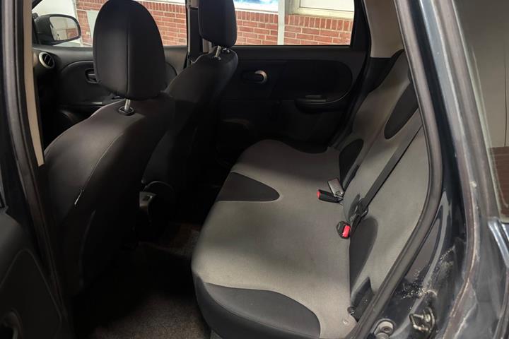 Blå Nissan Note fra 2011