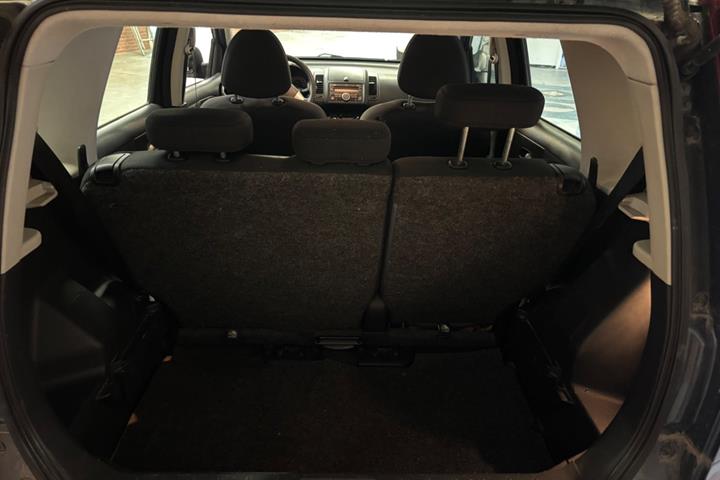 Blå Nissan Note fra 2011
