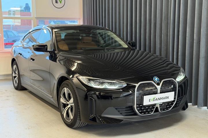 Sort BMW i4 fra 2023