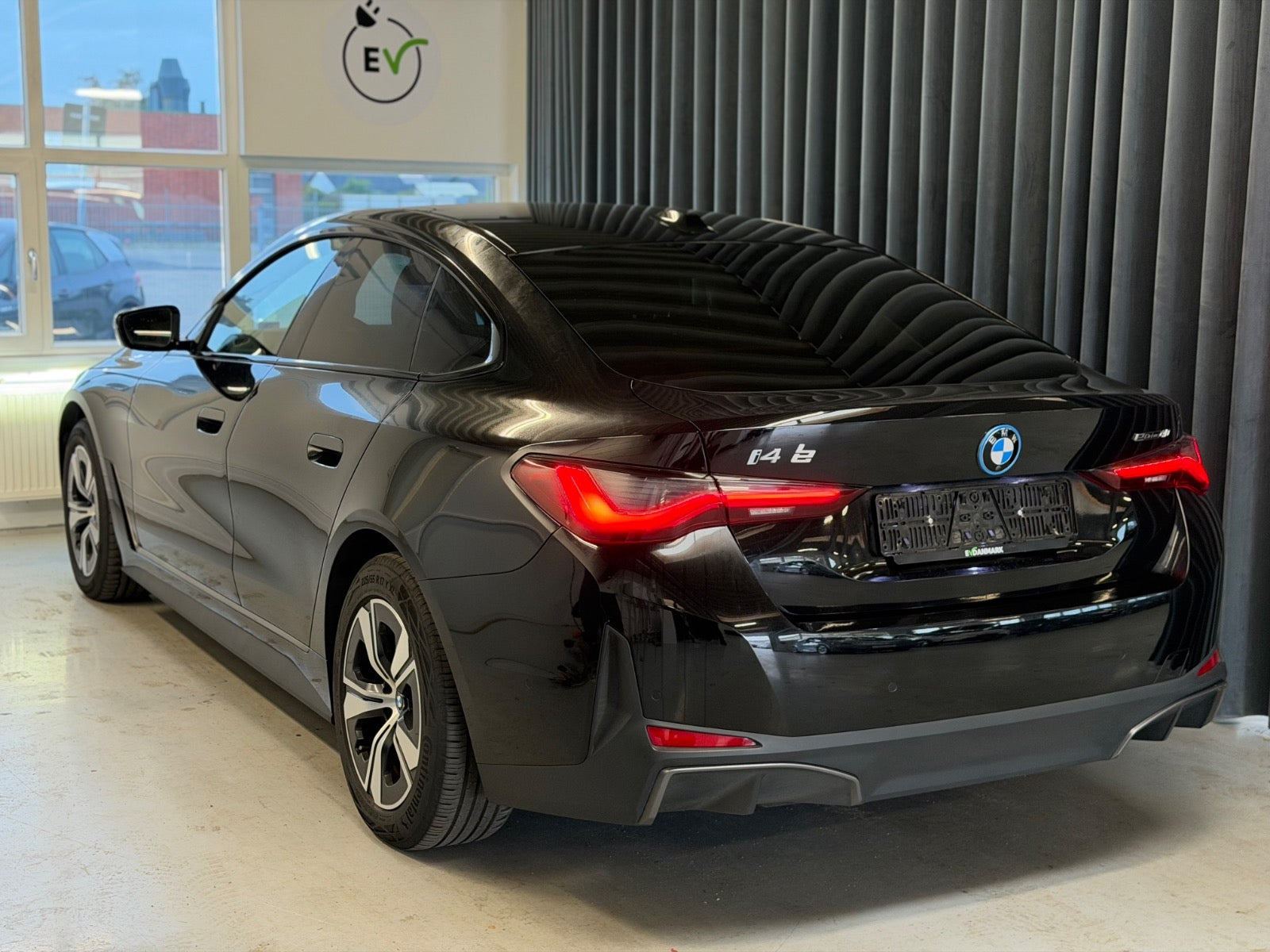 Sort BMW i4 fra 2023