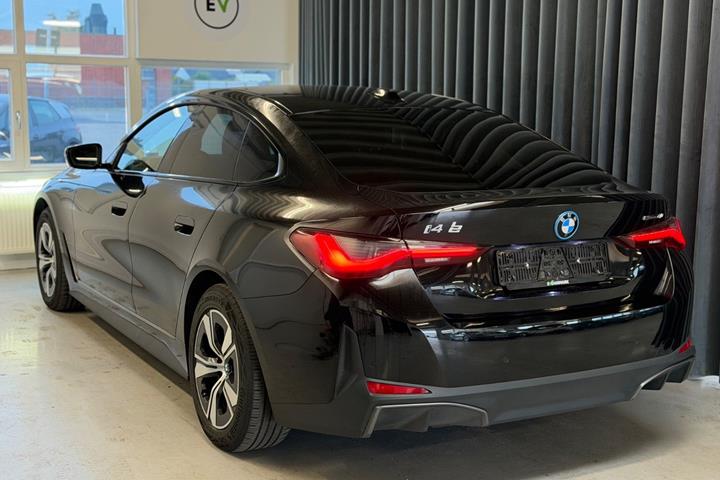 Sort BMW i4 fra 2023