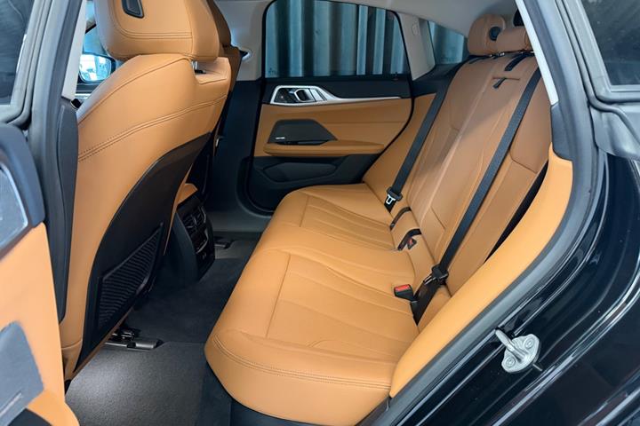 Sort BMW i4 fra 2023