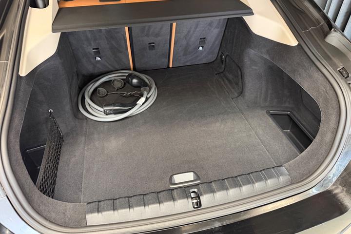 Sort BMW i4 fra 2023