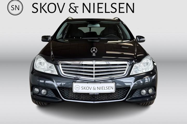 Grå Mercedes C220 fra 2011